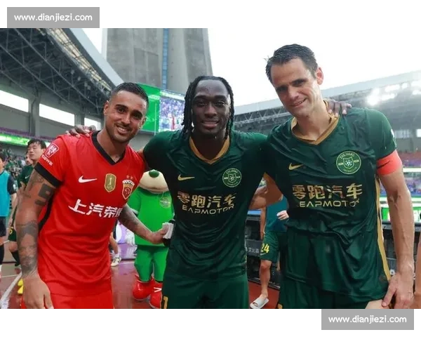 足协认错!VAR 误判偷走浙江 2 分,陶强龙争议动作成焦点,主帅激动挥拳眼镜飞落