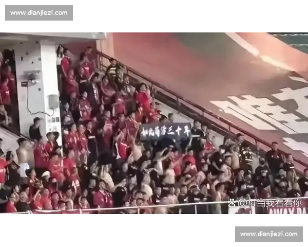成都球迷 苟活 30 年 争议升级！从横幅到涂鸦，地域对立何时休？
